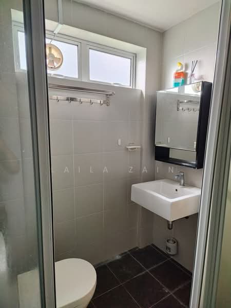Servis Apartment untuk Disewa di Cerrado Residence @ Southville City - Laila Zain - Bathroom - PropertyGuru.com.my