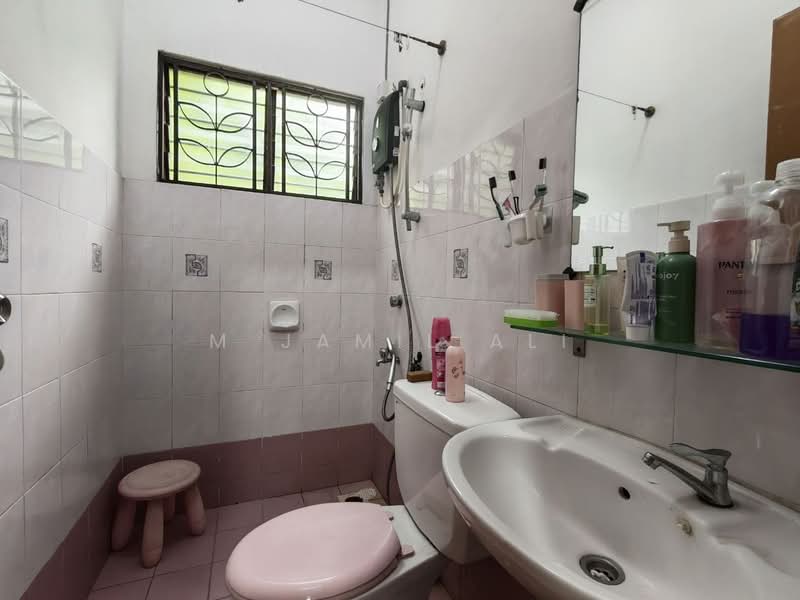2-storey Terraced House for Sale in Alam Damai (Cheras) - M Jamil Ali - Bathroom - PropertyGuru.com.my