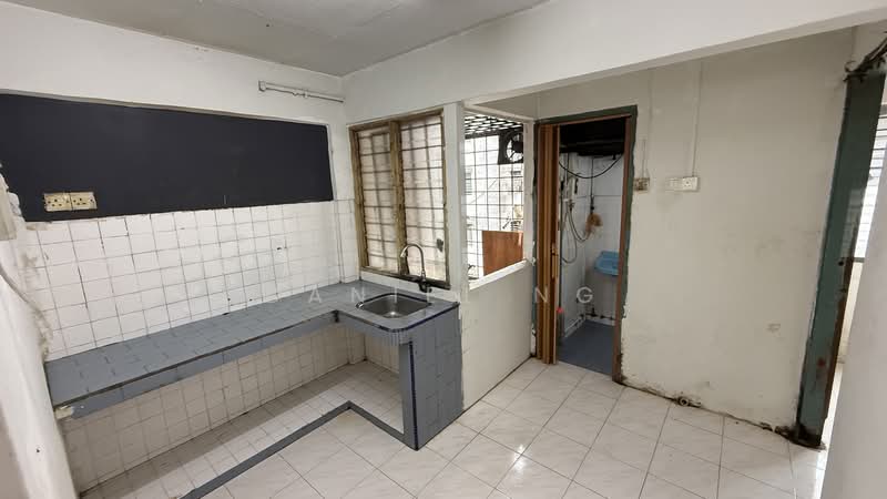 Rumah Flat untuk Dijual di Taman Intan Baiduri - Daniel Ng - Kitchen - PropertyGuru.com.my