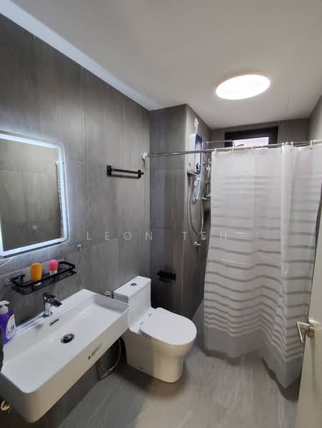 Servis Apartment untuk Disewa di Savvy @ Riana Dutamas - Leon Teh - Bathroom - PropertyGuru.com.my
