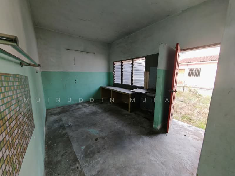 2-storey Terraced House for Sale in Hutan Melintang (Perak) - Muinuddin Muhamad - Kitchen - PropertyGuru.com.my