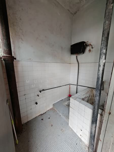 2-storey Terraced House for Sale in Hutan Melintang (Perak) - Muinuddin Muhamad - Bathroom - PropertyGuru.com.my