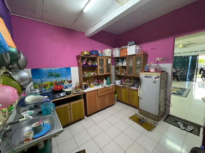 Rumah Teres 2 Tingkat untuk Dijual di Taman Cahaya Masai (Pasir Gudang) - Jocelyn Lee - Kitchen - PropertyGuru.com.my