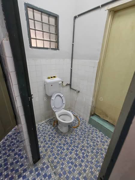 2-storey Terraced House for Sale in Taman Sungai Besi Indah (Seri Kembangan) - Terry Hing - Bathroom - PropertyGuru.com.my