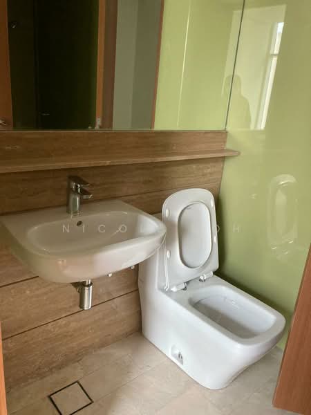 Service Residence for Sale at Sky Suites @ KLCC - Nicole Goh - Bathroom - PropertyGuru.com.my