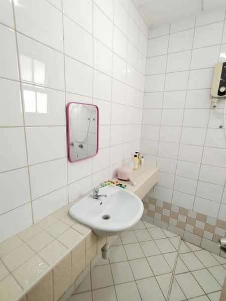 Condominium for Sale at Armanee - Lim Yeow Pei - Bathroom - PropertyGuru.com.my