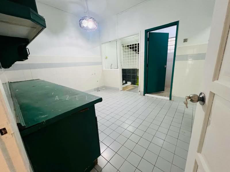 2.5-storey Terraced House for Sale in Taman Bukit Mulia (Ulu Kelang) - Azli Ibrahim - Kitchen - PropertyGuru.com.my