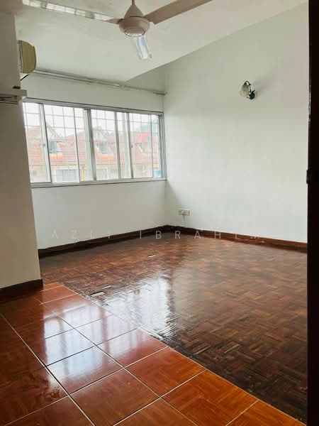 2.5-storey Terraced House for Sale in Taman Bukit Mulia (Ulu Kelang) - Azli Ibrahim - Living Room - PropertyGuru.com.my