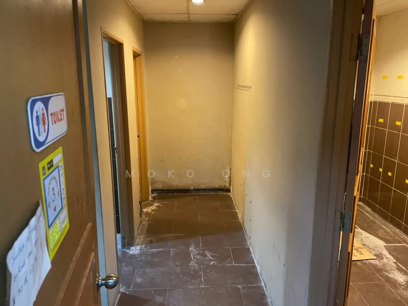 Shop for Rent in Jelutong (Penang) - Moko Ong - Corridor - PropertyGuru.com.my