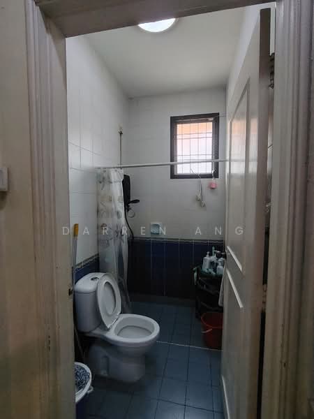 1.5-storey Terraced House for Sale in Taman Molek (Johor Bahru) - Darren Ang - Bathroom - PropertyGuru.com.my