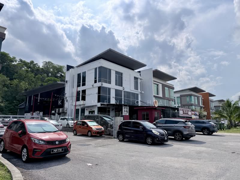Kilang untuk Disewa di Taman Perindustrian Bukit Serdang (Seri Kembangan) - Karmen Chan - Exterior - PropertyGuru.com.my