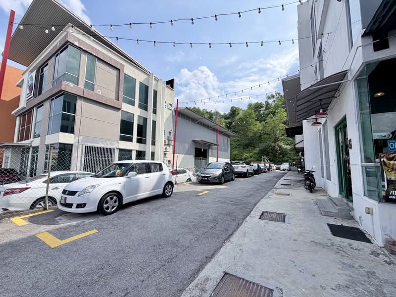 Kilang untuk Disewa di Taman Perindustrian Bukit Serdang (Seri Kembangan) - Karmen Chan - Exterior - PropertyGuru.com.my
