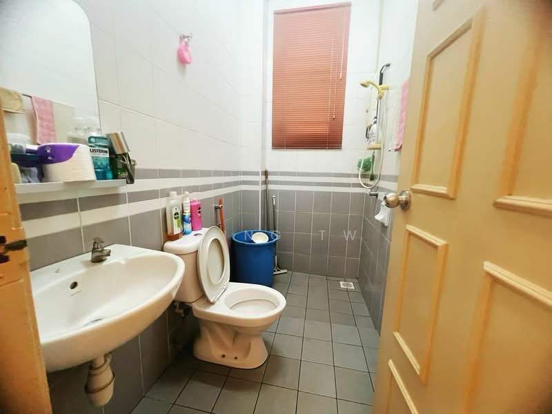 Terraced House for Sale in Taman Seri Bukit Segambut (Batu) - Kiing TW - Bathroom - PropertyGuru.com.my