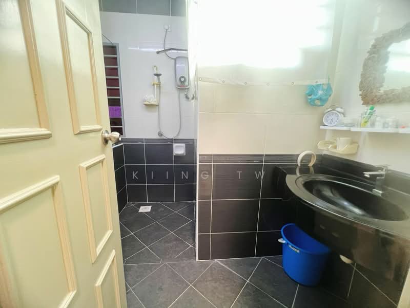 Terraced House for Sale in Taman Seri Bukit Segambut (Batu) - Kiing TW - Bathroom - PropertyGuru.com.my