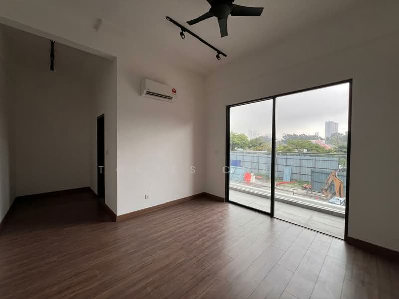 2.5-storey Terraced House for Sale in Taman Puchong Intan (Puchong) - Torres Chan - Living Room - PropertyGuru.com.my