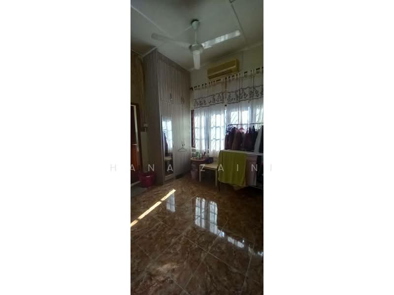 Rumah Banglo untuk Dijual di Taman Kampung Paya (Port Dickson) - Hana Zaini - Bedroom - PropertyGuru.com.my