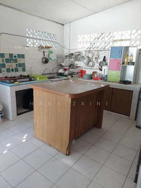 Rumah Banglo untuk Dijual di Taman Kampung Paya (Port Dickson) - Hana Zaini - Kitchen - PropertyGuru.com.my