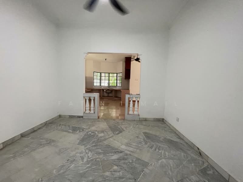 1.5-storey Terraced House for Sale in Sri Petaling (Kuala Lumpur) - Fatin Ismail - Living Room - PropertyGuru.com.my