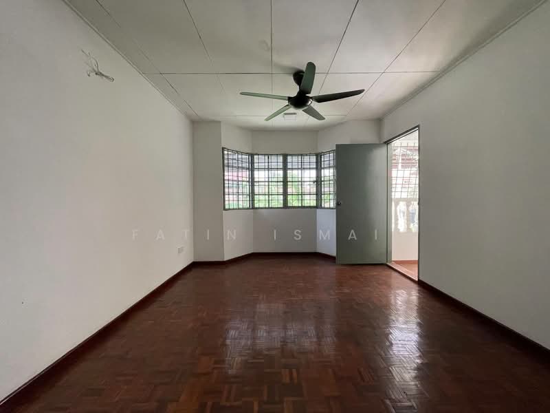 1.5-storey Terraced House for Sale in Sri Petaling (Kuala Lumpur) - Fatin Ismail - Living Room - PropertyGuru.com.my