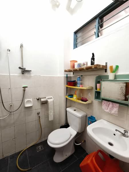 Rumah Teres 2 Tingkat untuk Dijual di Bandar Putra (Kulai) - Claire Lai - Bathroom - PropertyGuru.com.my