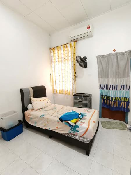 Rumah Teres 2 Tingkat untuk Dijual di Bandar Putra (Kulai) - Claire Lai - Bedroom - PropertyGuru.com.my