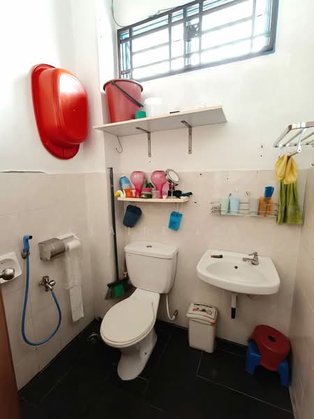 Rumah Teres 2 Tingkat untuk Dijual di Bandar Putra (Kulai) - Claire Lai - Bathroom - PropertyGuru.com.my