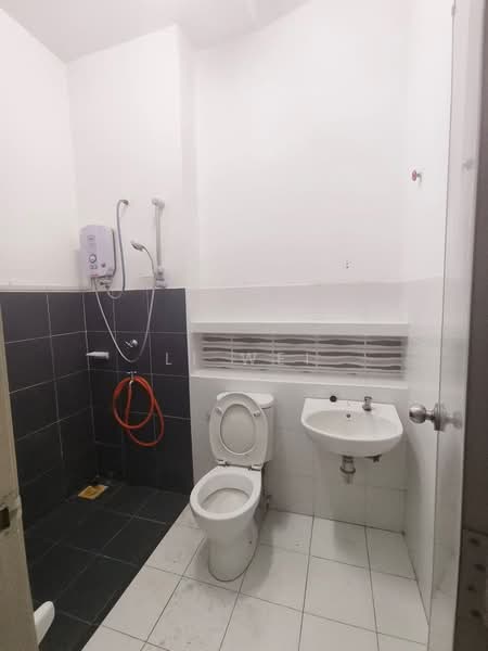 Rumah Teres 2 Tingkat untuk Dijual di Taman Setia Indah (Tebrau) - Li Wei - Bathroom - PropertyGuru.com.my