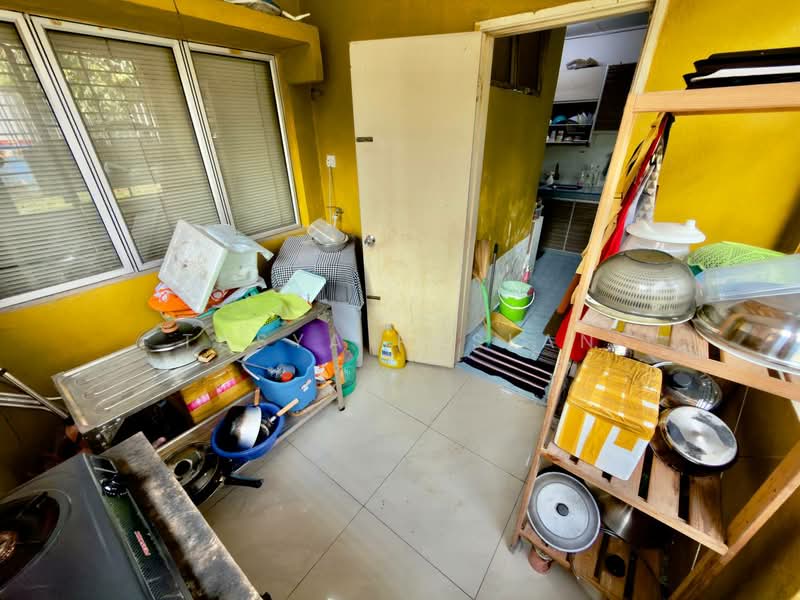 Rumah Teres 2 Tingkat untuk Dijual di Taman Bukit Subang (Shah Alam) - Tasya Ruslan - Kitchen - PropertyGuru.com.my
