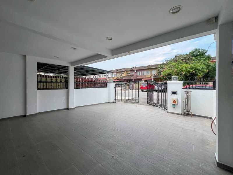 Rumah Teres 2 Tingkat untuk Dijual di Taman Serdang Raya (Seri Kembangan) - Izzat Zamros - Exterior - PropertyGuru.com.my