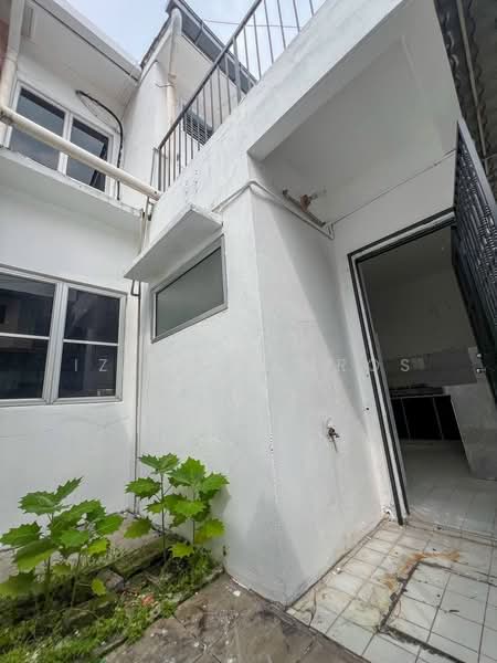 Rumah Teres 2 Tingkat untuk Dijual di Taman Serdang Raya (Seri Kembangan) - Izzat Zamros - Exterior - PropertyGuru.com.my