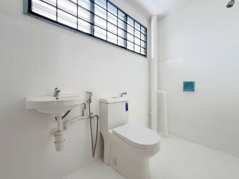 Rumah Teres 2 Tingkat untuk Dijual di Taman Serdang Raya (Seri Kembangan) - Izzat Zamros - Bathroom - PropertyGuru.com.my