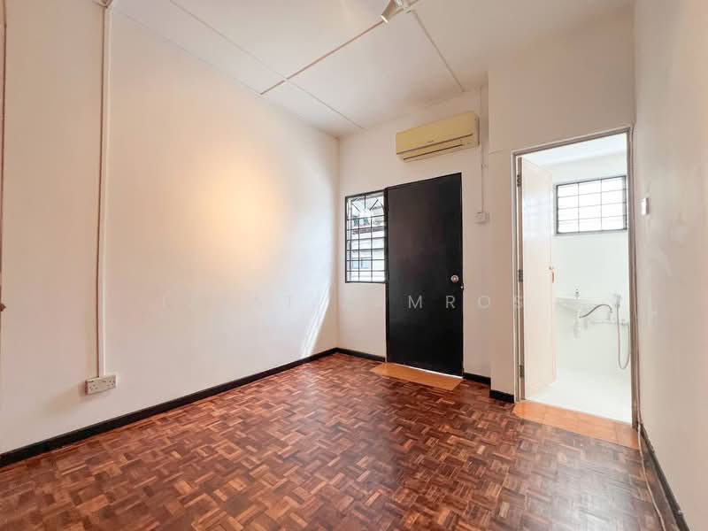 Rumah Teres 2 Tingkat untuk Dijual di Taman Serdang Raya (Seri Kembangan) - Izzat Zamros - Interior - PropertyGuru.com.my