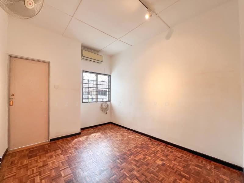 Rumah Teres 2 Tingkat untuk Dijual di Taman Serdang Raya (Seri Kembangan) - Izzat Zamros - Interior - PropertyGuru.com.my
