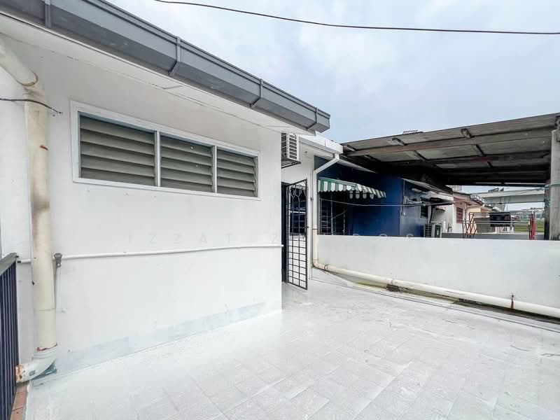 Rumah Teres 2 Tingkat untuk Dijual di Taman Serdang Raya (Seri Kembangan) - Izzat Zamros - Exterior - PropertyGuru.com.my