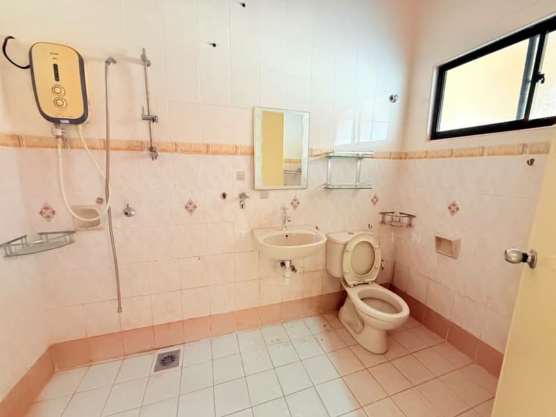 2-storey Terraced House for Sale in Bandar Sunway Semenyih (Semenyih) - Firdaus Husin - Bathroom - PropertyGuru.com.my