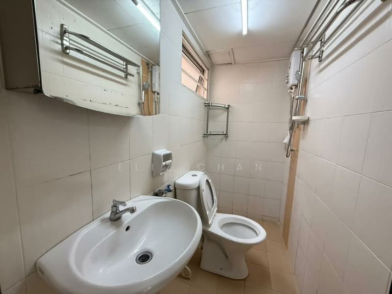 Rumah Bandar untuk Disewa di Batu Caves (Selangor) - Eliz Chan - Bathroom - PropertyGuru.com.my
