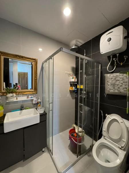 Kondominium untuk Dijual di Amberside @ Country Garden Danga Bay - Nicholas Tey - Bathroom - PropertyGuru.com.my