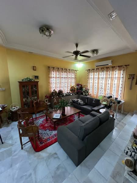 Rumah Berkembar untuk Dijual di Taman Universiti (Skudai) - Ida Aziz - Living Room - PropertyGuru.com.my