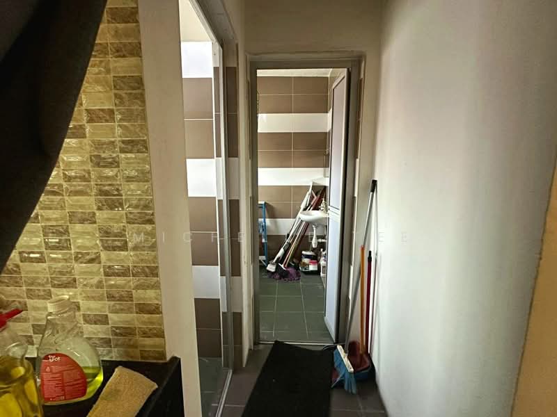 Shop / Office for Rent in Taman Chi Liung (Klang) - Michelle Tee - Corridor - PropertyGuru.com.my