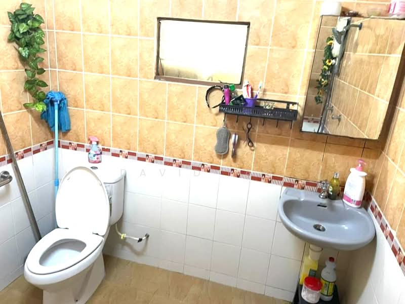 Rumah Teres 1 Tingkat untuk Dijual di Taman Desa Jaya (Kepong) - David Lao - Bathroom - PropertyGuru.com.my