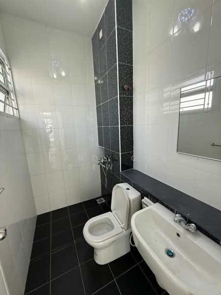 Semi-Detached House for Sale in Taman Mutiara Rini (Skudai) - Mandy Goh Siew Li - Bathroom - PropertyGuru.com.my
