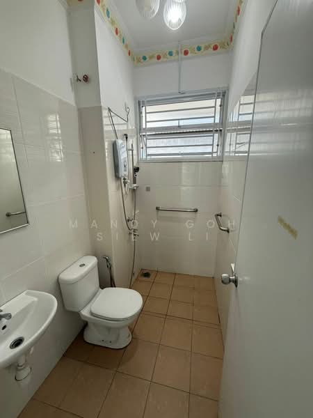 Semi-Detached House for Sale in Taman Mutiara Rini (Skudai) - Mandy Goh Siew Li - Bathroom - PropertyGuru.com.my