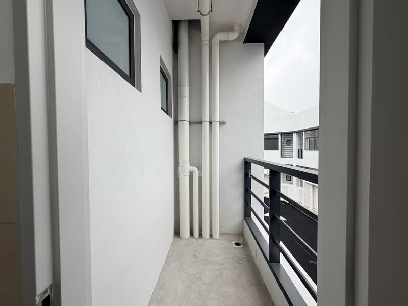 Shop / Office for Rent in Bandar Gamuda Cove (Dengkil) - Fiona Lee - Balcony - PropertyGuru.com.my