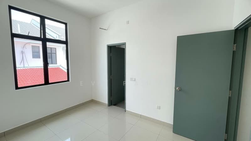 2-storey Terraced House for Sale in Bandar Baru Permas Jaya (Permas Jaya) - Eve Pang - Interior - PropertyGuru.com.my