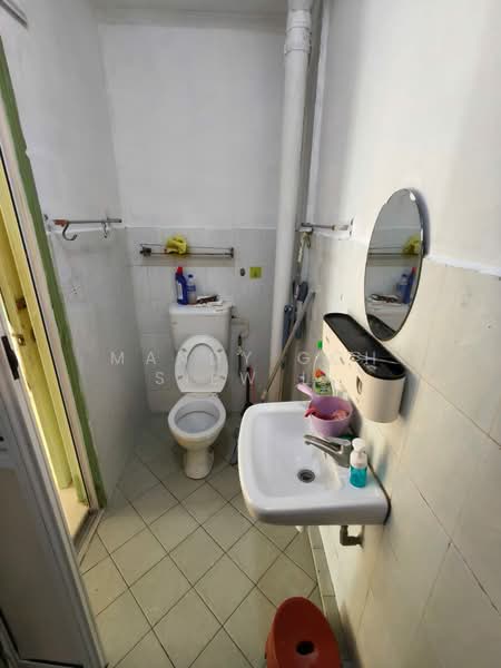 Flat for Sale at Skudai Baru - Mandy Goh Siew Li - Bathroom - PropertyGuru.com.my