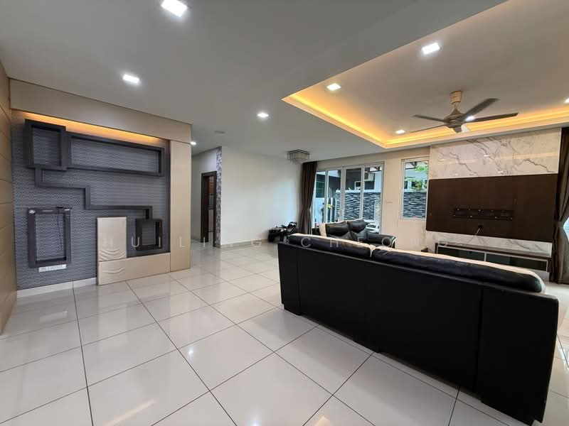 Cluster House for Sale in Taman Gaya (Ulu Tiram) - Huiling Cheong - Living Room - PropertyGuru.com.my
