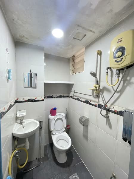 Apartment for Rent at Jelutong Apartment - Kuan . - Bathroom - PropertyGuru.com.my