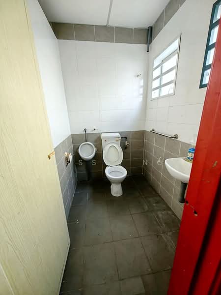 Shop / Office for Sale in Bandar Lahat Mines (Lahat) - Jessey Ng - Bathroom - PropertyGuru.com.my