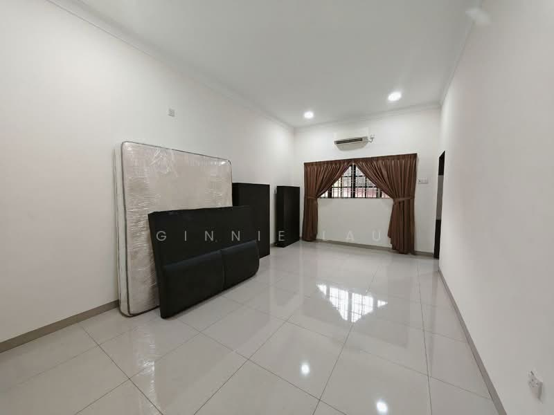 Rumah Banglo untuk Dijual di Bandar Putra (Kulai) - Ginnie Lau - Living Room - PropertyGuru.com.my