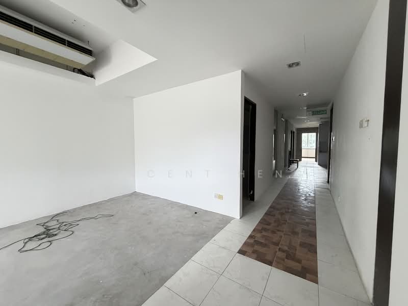 Office for Rent in Petaling Jaya (Selangor) - Vincent Heng - Corridor - PropertyGuru.com.my